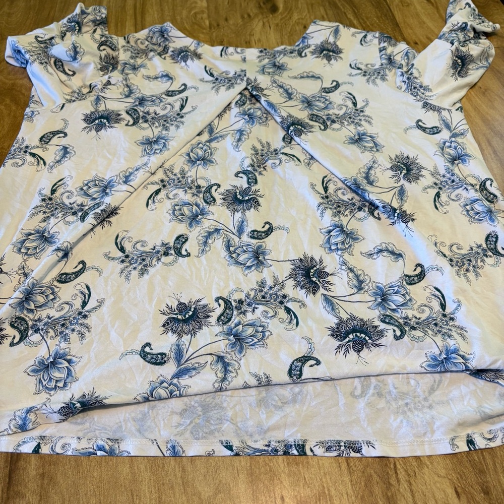 3/$25 J Jill Wearever Collection White Blue Floral Paisley 3/4 Sleeve Top Large - Picture 8 of 9
